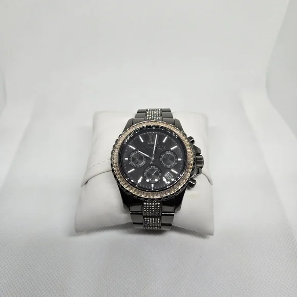 Michael Kors Everest Chronograph Watch - Picture 2 of 15